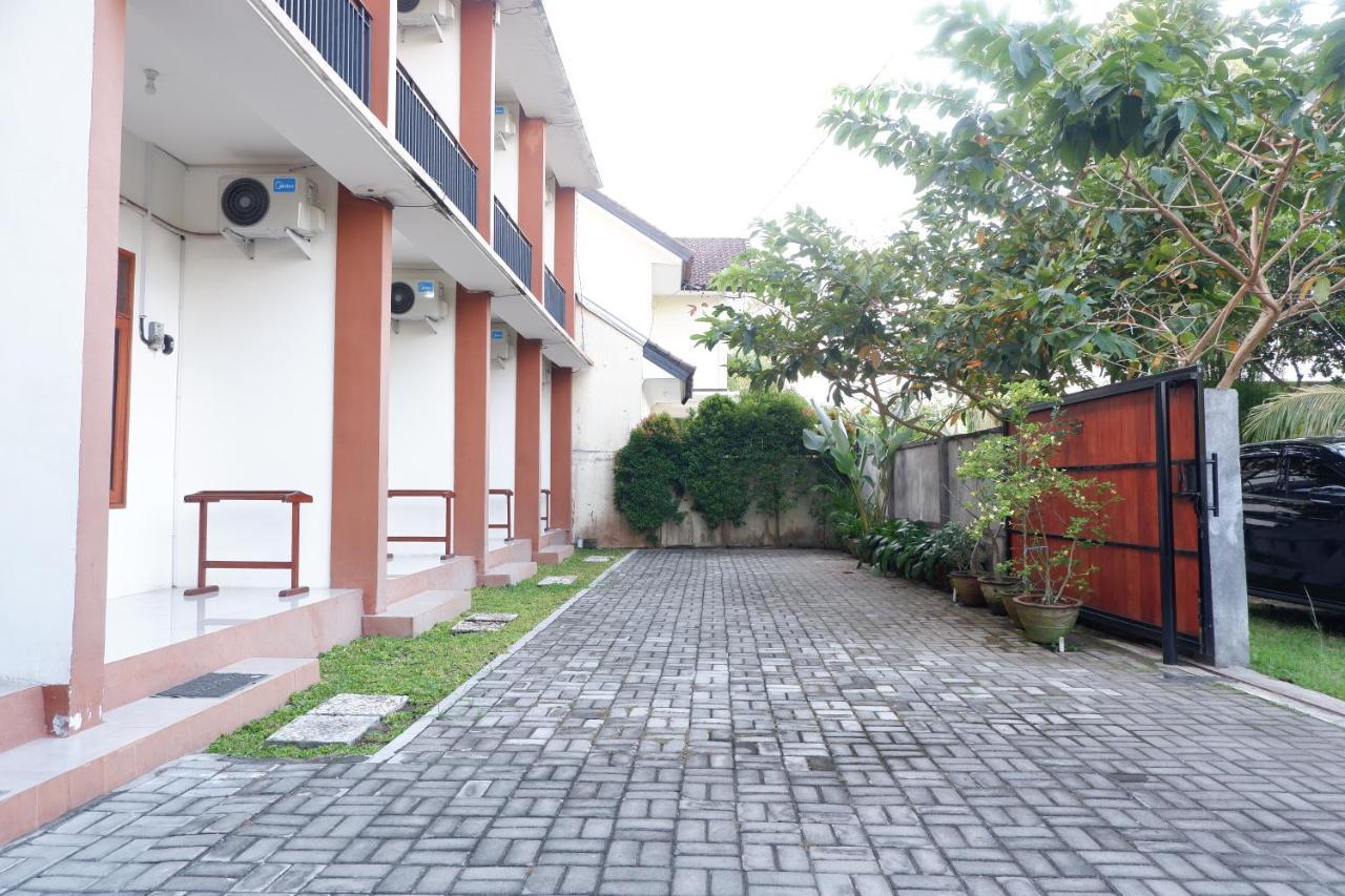 Reddoorz at Bale Eja Syariah Senggigi Apartment Montongbuwoh Luaran gambar