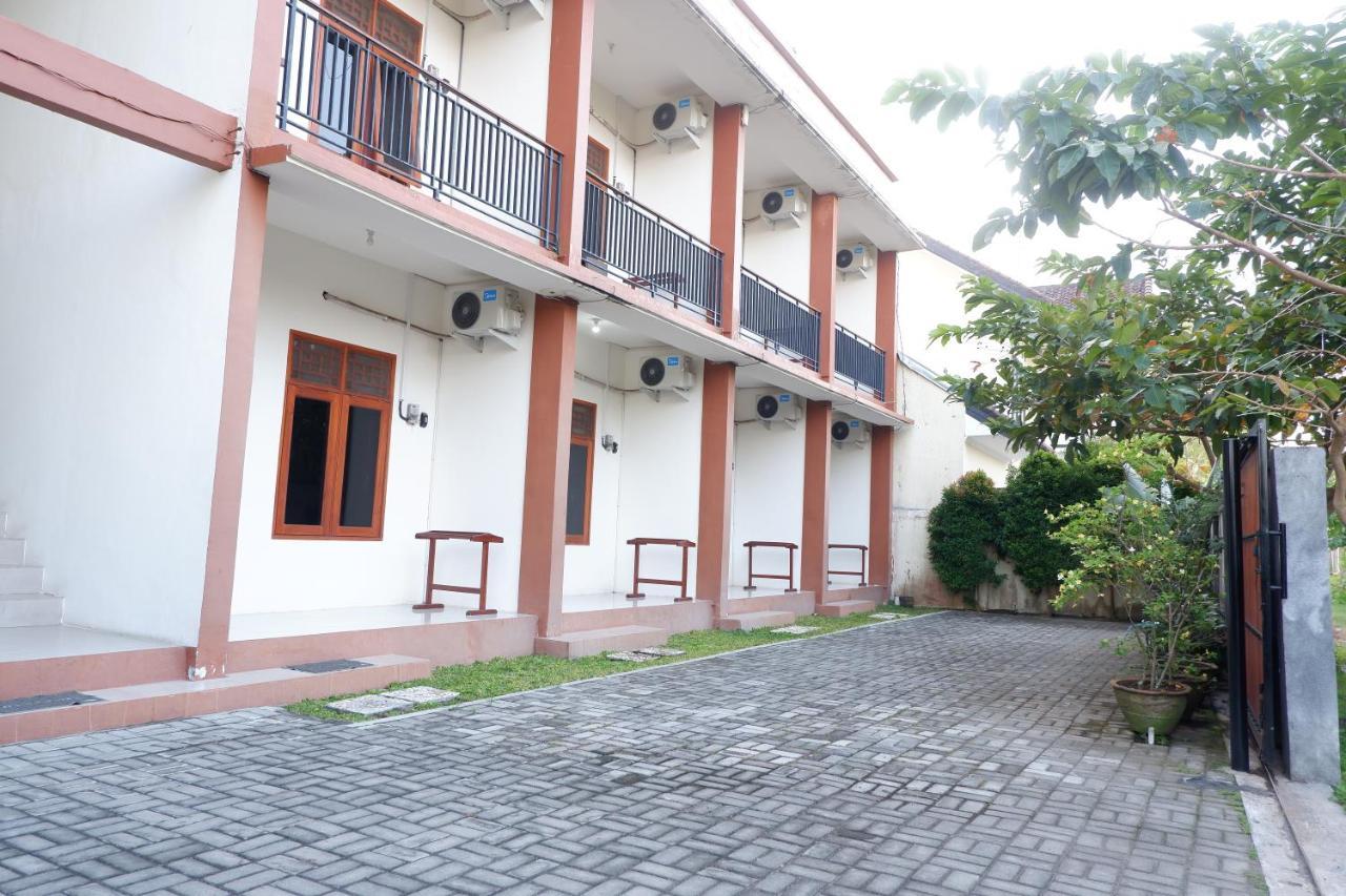 Reddoorz at Bale Eja Syariah Senggigi Apartment Montongbuwoh Luaran gambar